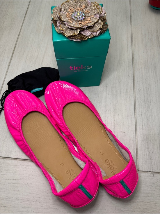 Tieks Shoes - Tieks Women's Foldable Ballet Flats in Pop Pink: Never worn, no scuffs
